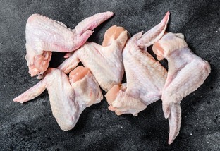 Carne de frango: Brasil deve liderar exportações mundiais em 2023 e responder com 37,8% do total