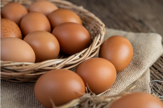 Inclusão do ovo na cesta básica vai tornar alimento mais acessível, diz especialista