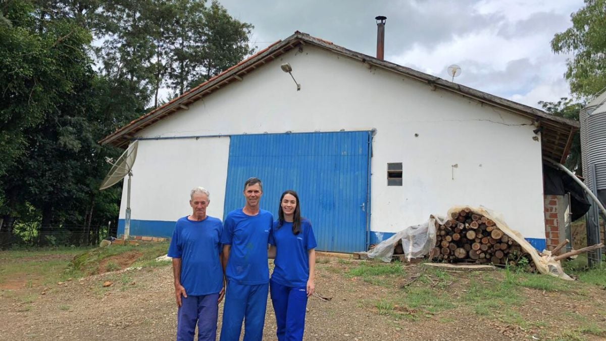 “Você quer tocar o aviário?” – Como Larissa Pagani assumiu a avicultura familiar no Paraná