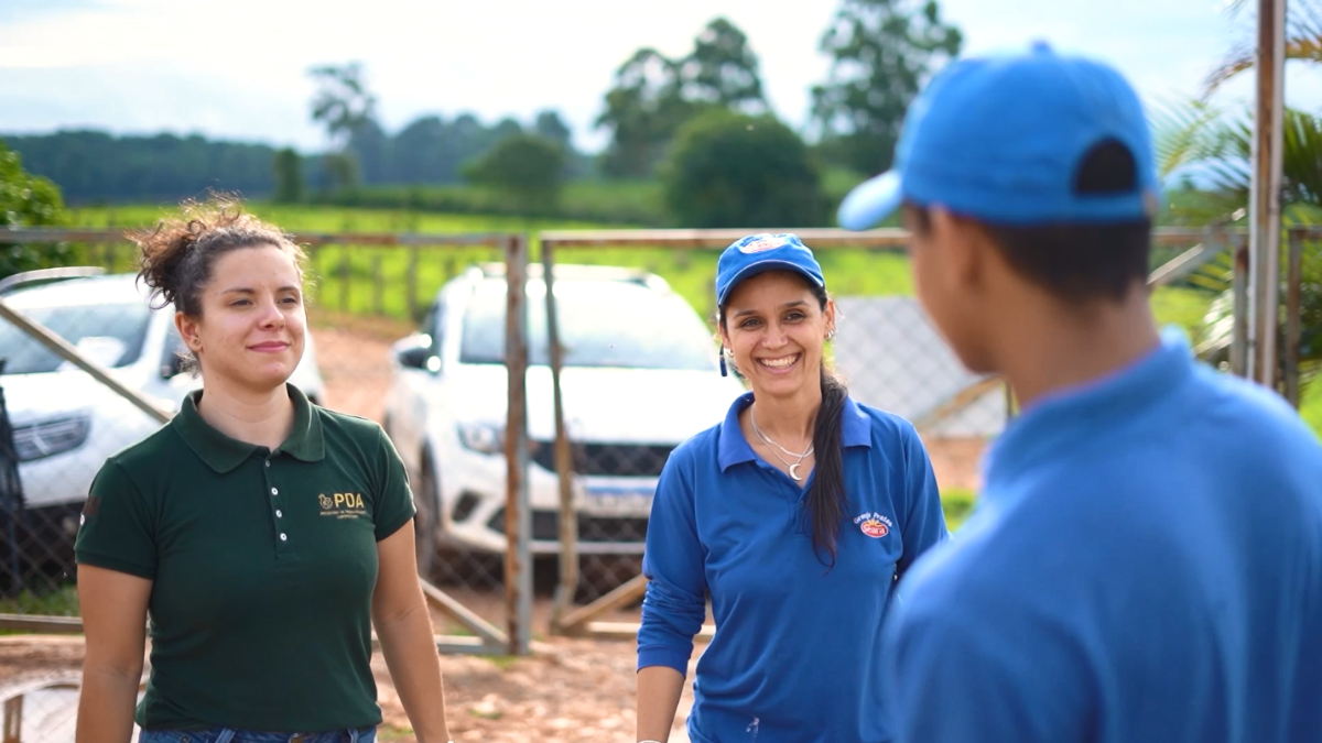 Nayara Prates une cafeicultura e avicultura em exemplo de economia circular no sul de Minas Gerais